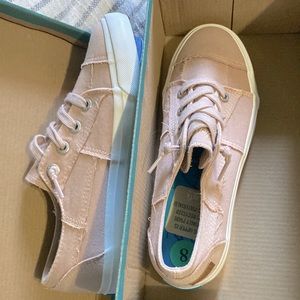 Dusty rose size 8 blowfish Malibu shoes new in box